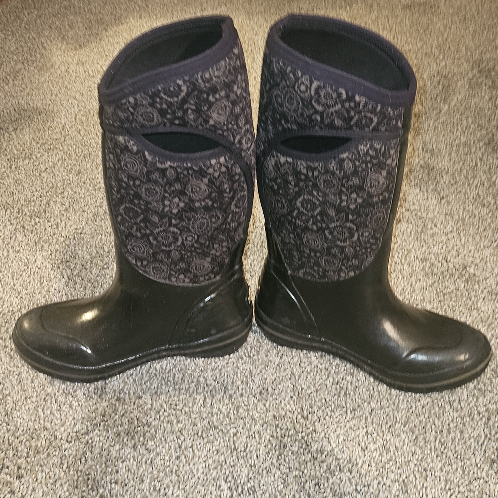 Bogs Women's Black and Dark Gray Floral Winter Boots